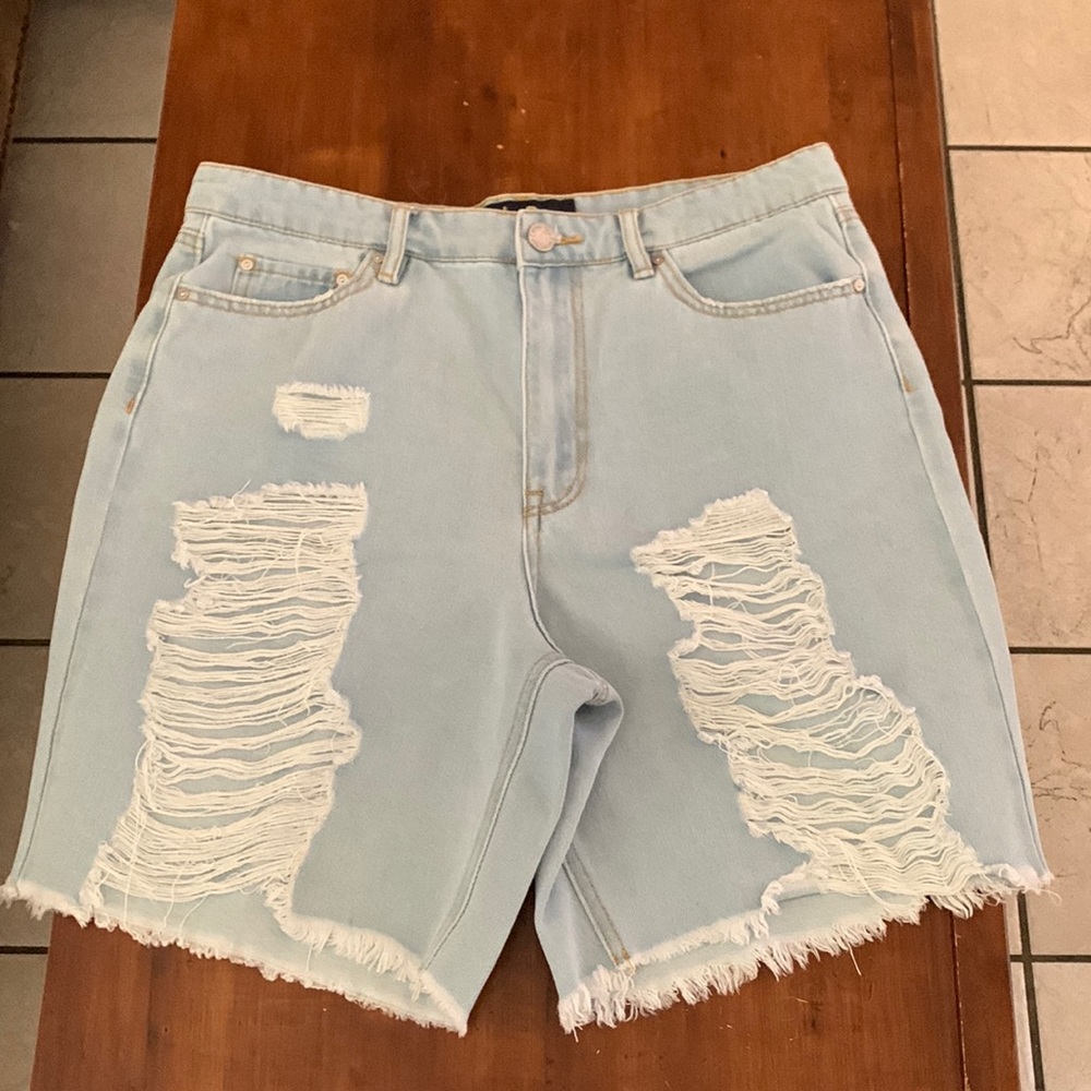 NWOT Indigo Rein Bermuda Light Wash High Rise Distressed Shorts
